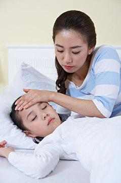 天气热不要让宝宝中暑,天气太热怎么给孩子预防中暑