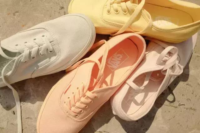 这五款帆布鞋穿上去低调又休闲,这些帆布鞋更适合学生党