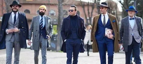 秋冬超惊艳配色穿搭思路,穿衣经高级时髦感秋冬配色要记牢