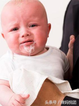 宝宝出现呕吐现象是什么原因,宝宝出现呕吐是消化不良引起的吗