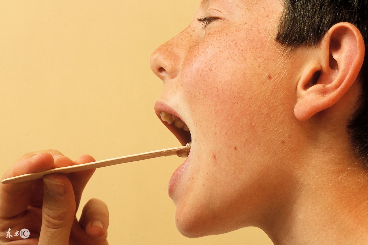 中医如何对治喉咙发炎引起发烧,喉咙发炎发烧看中医还是西医