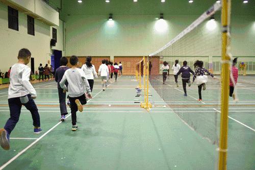 打完羽毛球肩膀痛是什么级别,打完羽毛球后肩胛骨非常痛