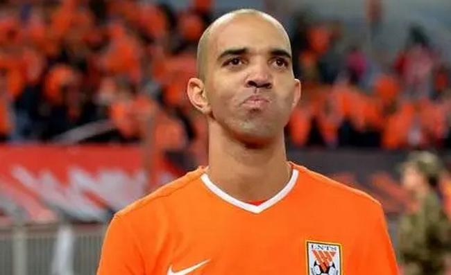 喜子原创｜中超七剑下天山！亚足联写“武侠”，帕托化身天瀑剑！