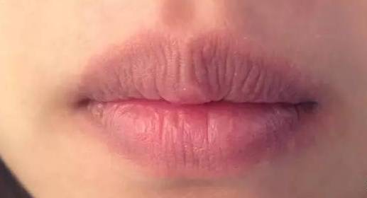 深色口红不好看,浅色口红涂了显黑显老怎么办