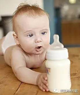 0-1岁幼儿爬行训练方法,爬行需要刻意训练吗