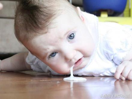 宝宝出现呕吐现象是什么原因,宝宝出现呕吐是消化不良引起的吗