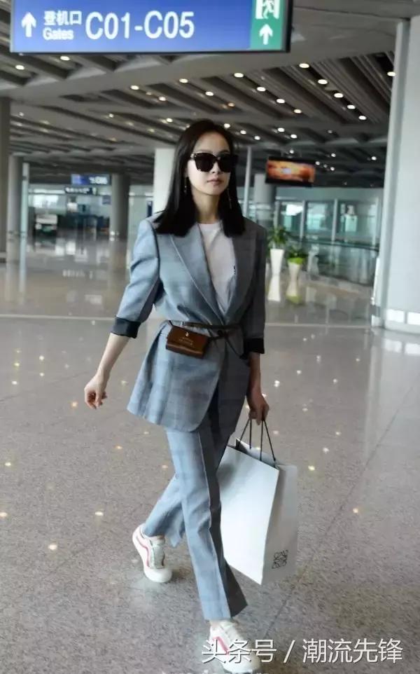 杨幂这双鞋子是什么牌子的,杨幂最近穿的回力小白鞋