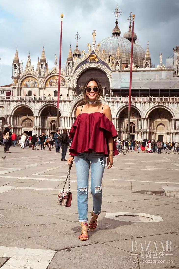 你穿一字肩膀子大？周冬雨她们的吊带款就能这么瘦，到底怎回事？