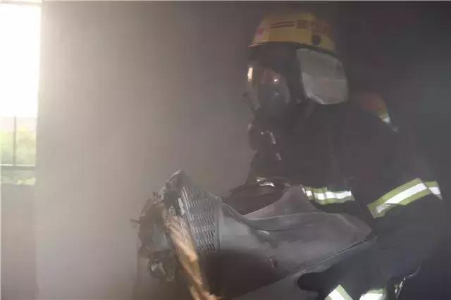 电视机着火用水扑灭事故,电视机自燃