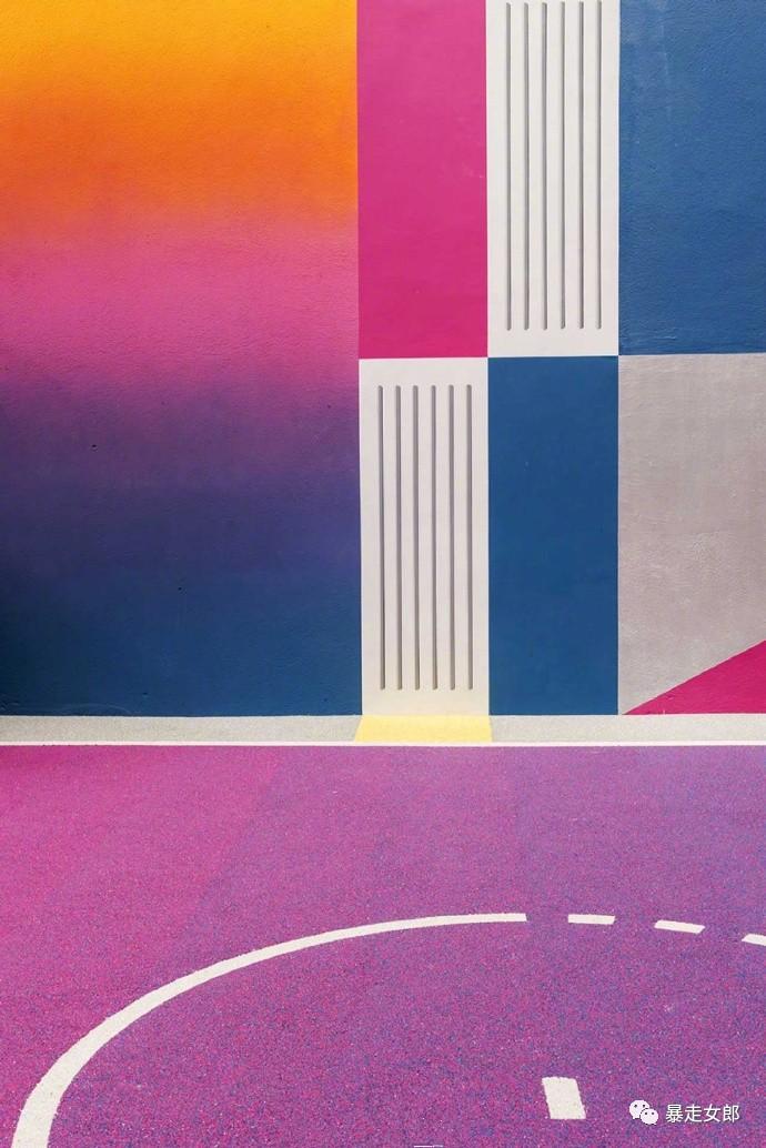 巴黎艺术篮球场配色 (巴黎色彩缤纷的篮球场)