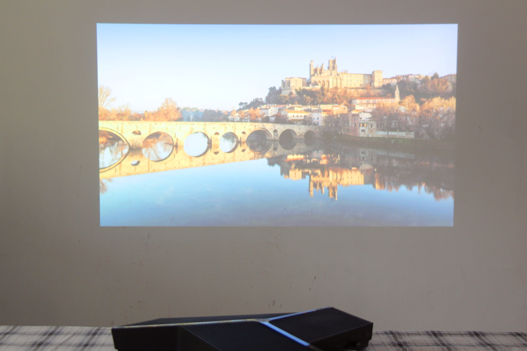 商务投影仪高效办公功能,商务便携式投影仪