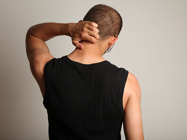 脖子突然变黑是色素沉着吗,脖子胳膊腕发黑什么原因