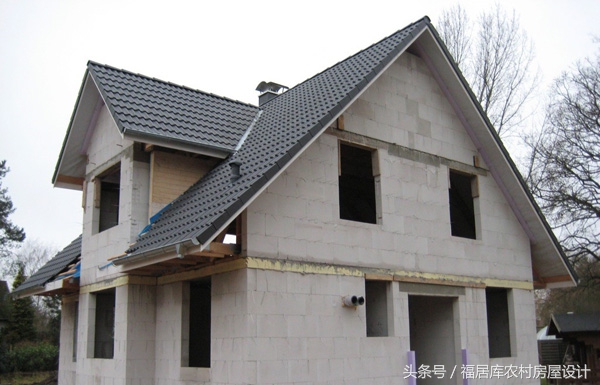 建房是坡屋顶好还是平屋顶好,四面坡屋顶还是选两面坡屋面