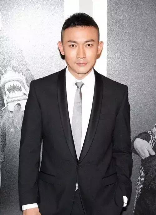 不知道怎么向理发师形容你的发型？那你肯定需要这个万能发型！