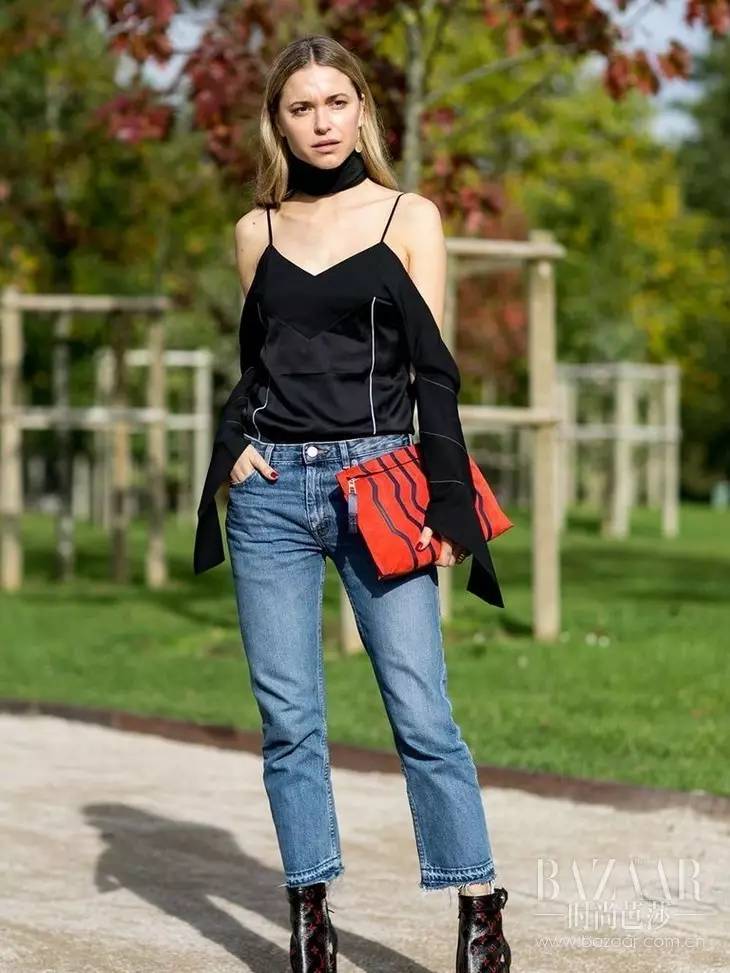 你穿一字肩膀子大？周冬雨她们的吊带款就能这么瘦，到底怎回事？