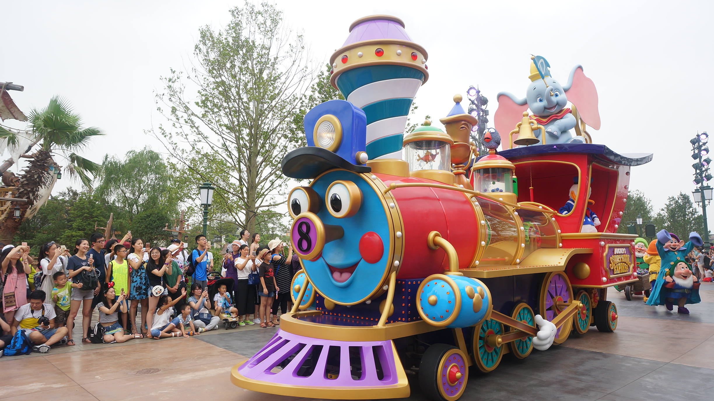 上海迪士尼自驾停车攻略,上海迪士尼游玩攻略最新