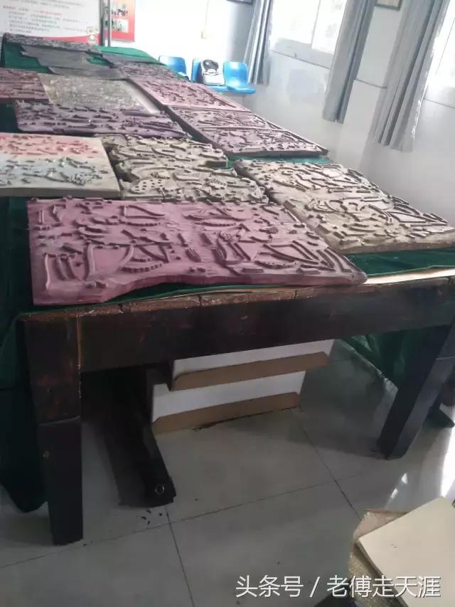 10名大一男女生，暑假在梁平用100元办了一件事~