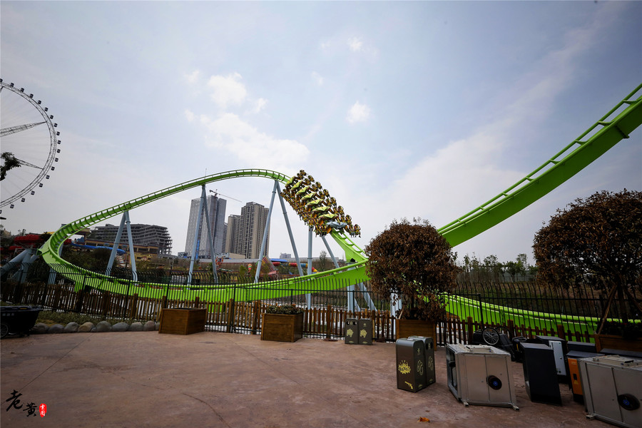 重庆欢乐谷，这个项目让你秒湿全身，40°这么玩才酣畅