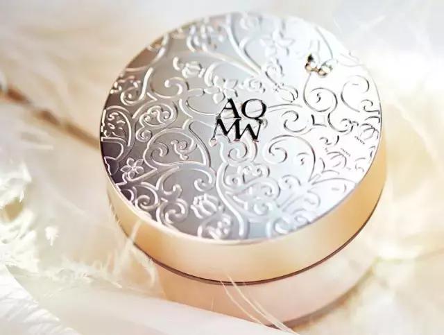 香奈儿10号蜜粉显得油光,香奈儿10号蜜粉怎么显得油光