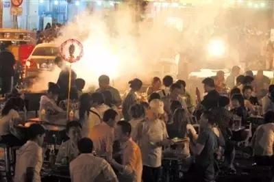 那些大学宵夜摊里的故事，致我们终将逝去的青春！