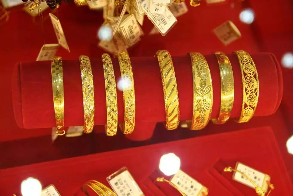 购买珠宝欢迎选购,在旗舰店买的珠宝