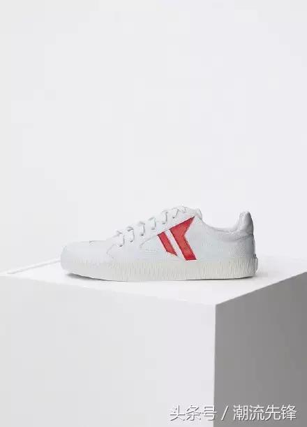 杨幂这双鞋子是什么牌子的,杨幂最近穿的回力小白鞋