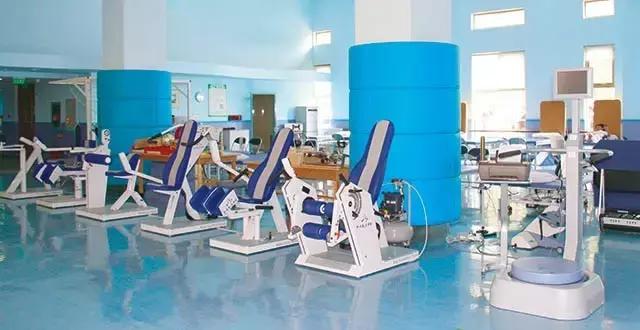 腰椎间盘突出有什么好的治疗方法,70岁老人腰椎间盘突出适合手术吗