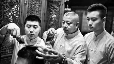 不知道怎么向理发师形容你的发型？那你肯定需要这个万能发型！