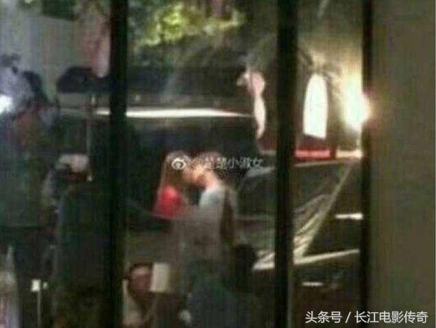 甜蜜暴击鹿晗关晓彤偷偷接吻花絮,甜蜜暴击鹿晗关晓彤接吻现场花絮