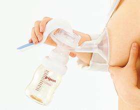 背奶妈妈几个小时吸一次奶,背奶妈妈攻略视频