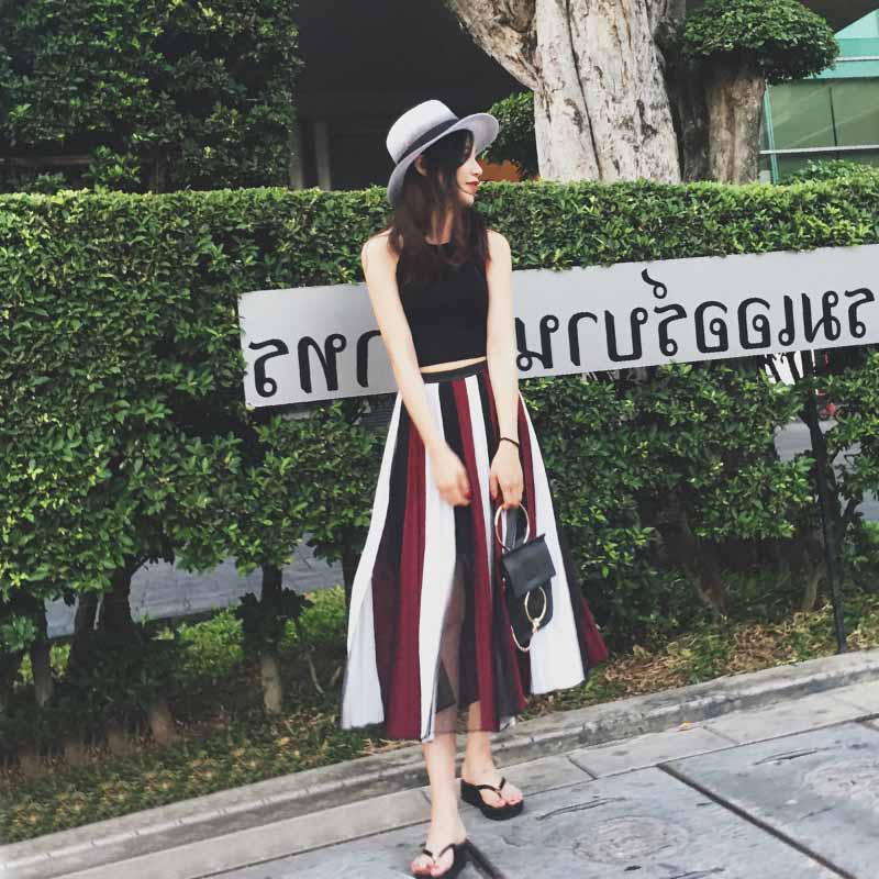 夏季黑色半身长裙的搭配,夏天绿色半身长裙搭配什么上衣