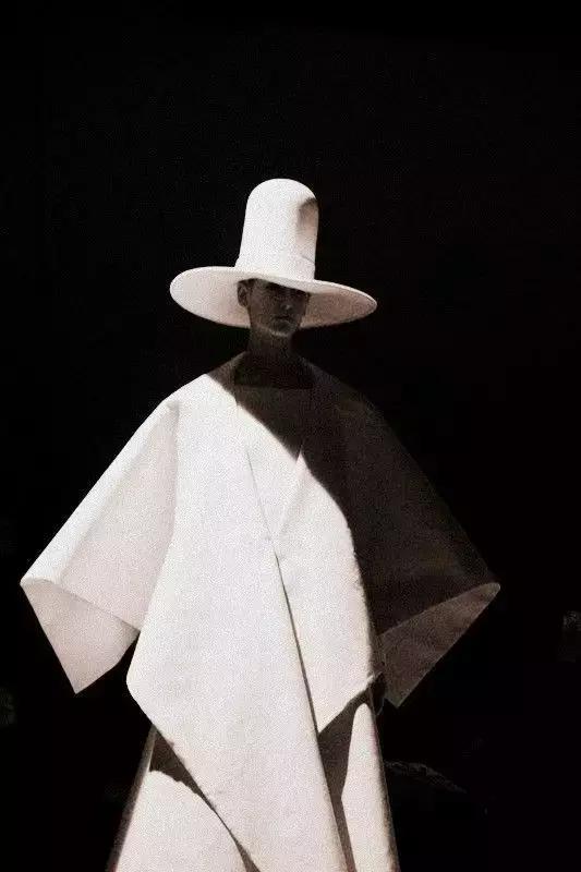 平胸穿搭矮个子,贫胸系穿搭