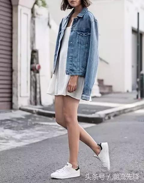 杨幂这双鞋子是什么牌子的,杨幂最近穿的回力小白鞋