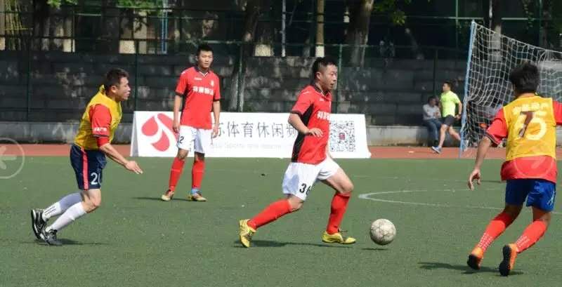 人生充满苦难的足球运动员,一个不向命运低头的人