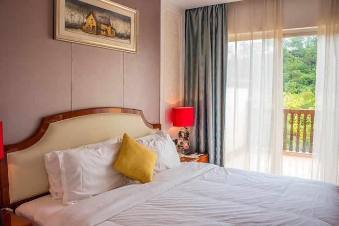 一个、两个非洲友人都晒中暑了，妈妈我要去巴伐利亚避暑