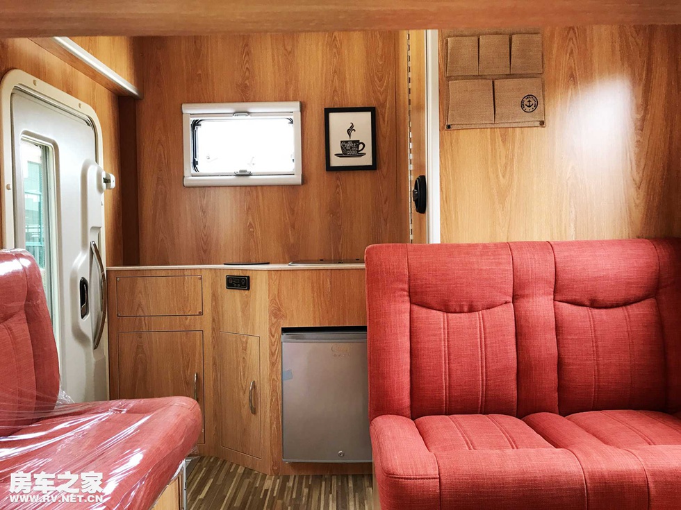 爱旅途大通t60四驱皮卡房车,新大通t60皮卡房车