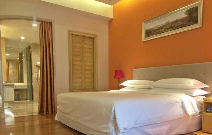 一个、两个非洲友人都晒中暑了，妈妈我要去巴伐利亚避暑