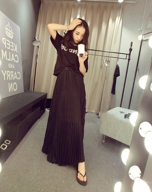 夏季黑色半身长裙的搭配,夏天绿色半身长裙搭配什么上衣