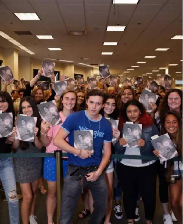 布鲁克林刺青,布鲁克林脚上的刺青