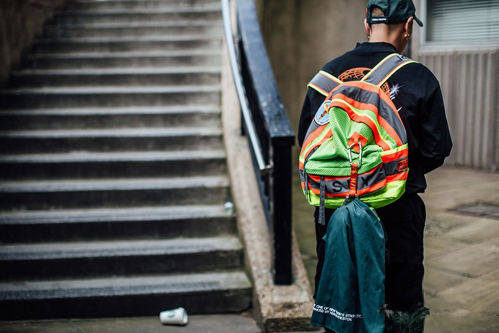 男士双肩包，直男古板的象征？不对！他也可以很潮流