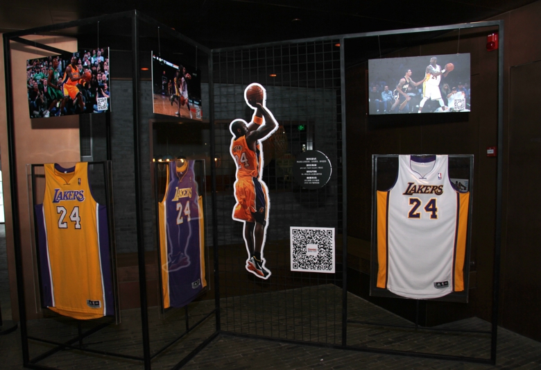 时尚与运动的跨界融合，“设计师眼中的球衣展”上海开幕