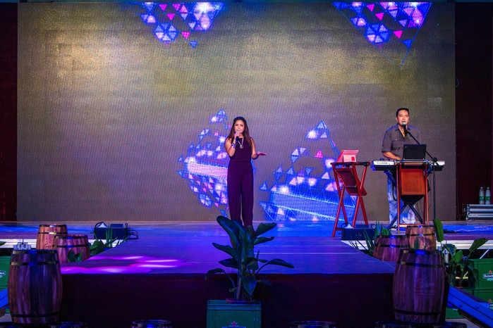 一个、两个非洲友人都晒中暑了，妈妈我要去巴伐利亚避暑