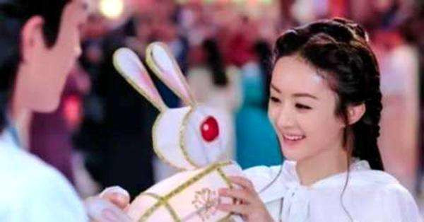 赵丽颖用这3张照片告诉你答案,赵丽颖为爱奋不顾身