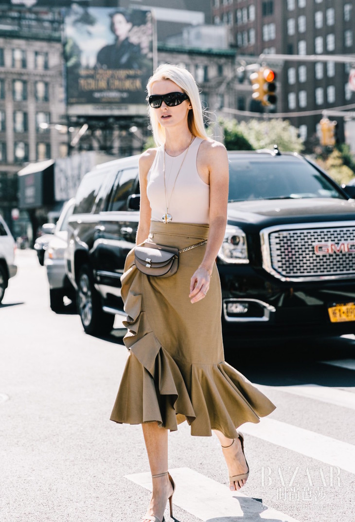 腿短适合穿高腰中长裙,适合小短腿穿的裙子显瘦