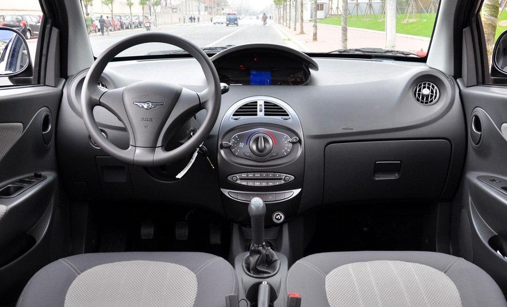 路上碰到一辆奇瑞老车,路上遇到的奇瑞车