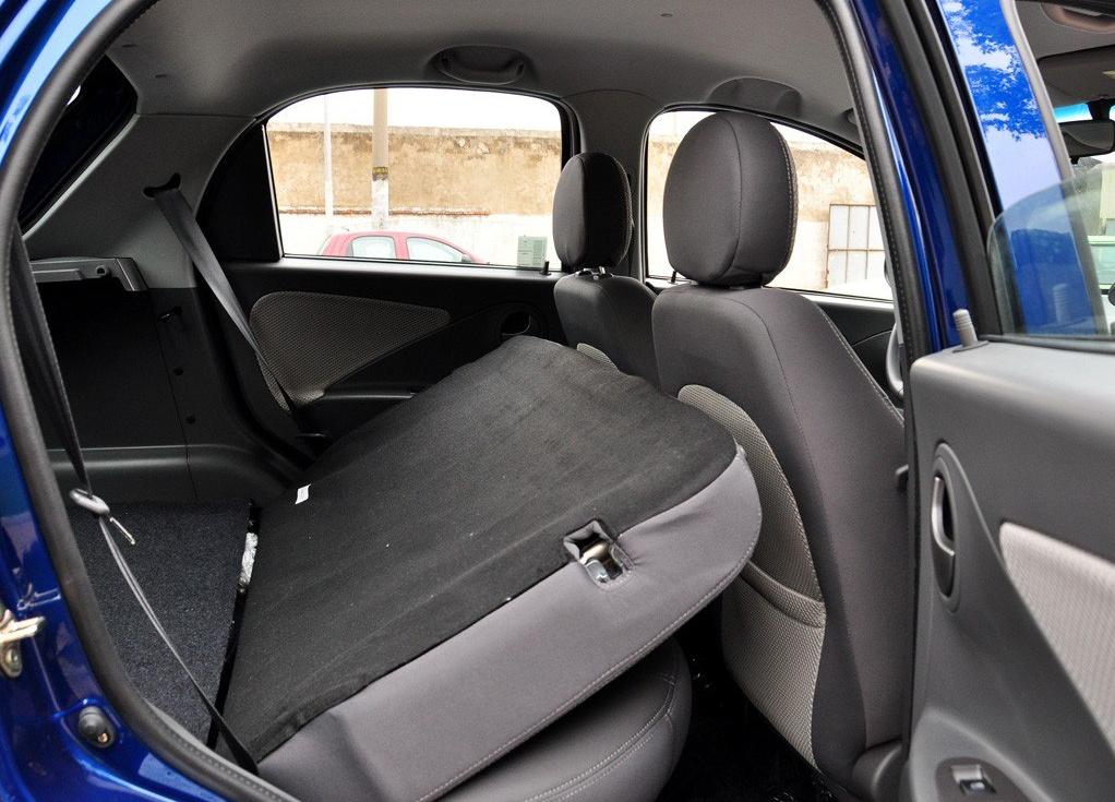 路上碰到一辆奇瑞老车,路上遇到的奇瑞车