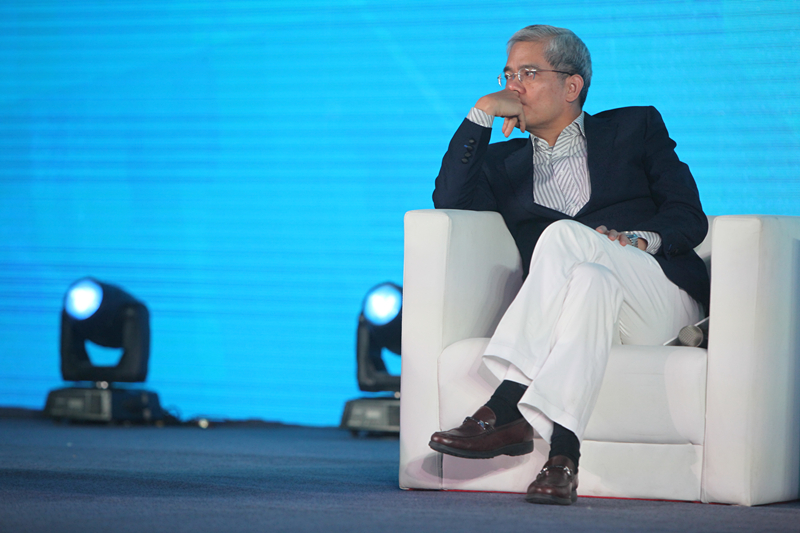 *咸平郎**：*养包**小31岁空姐，联合妻子夺回两套房，还要900万赔偿