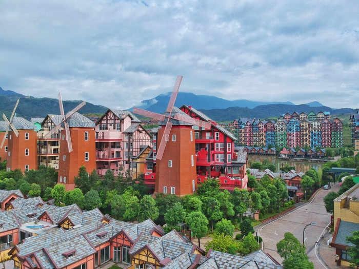 一个、两个非洲友人都晒中暑了，妈妈我要去巴伐利亚避暑