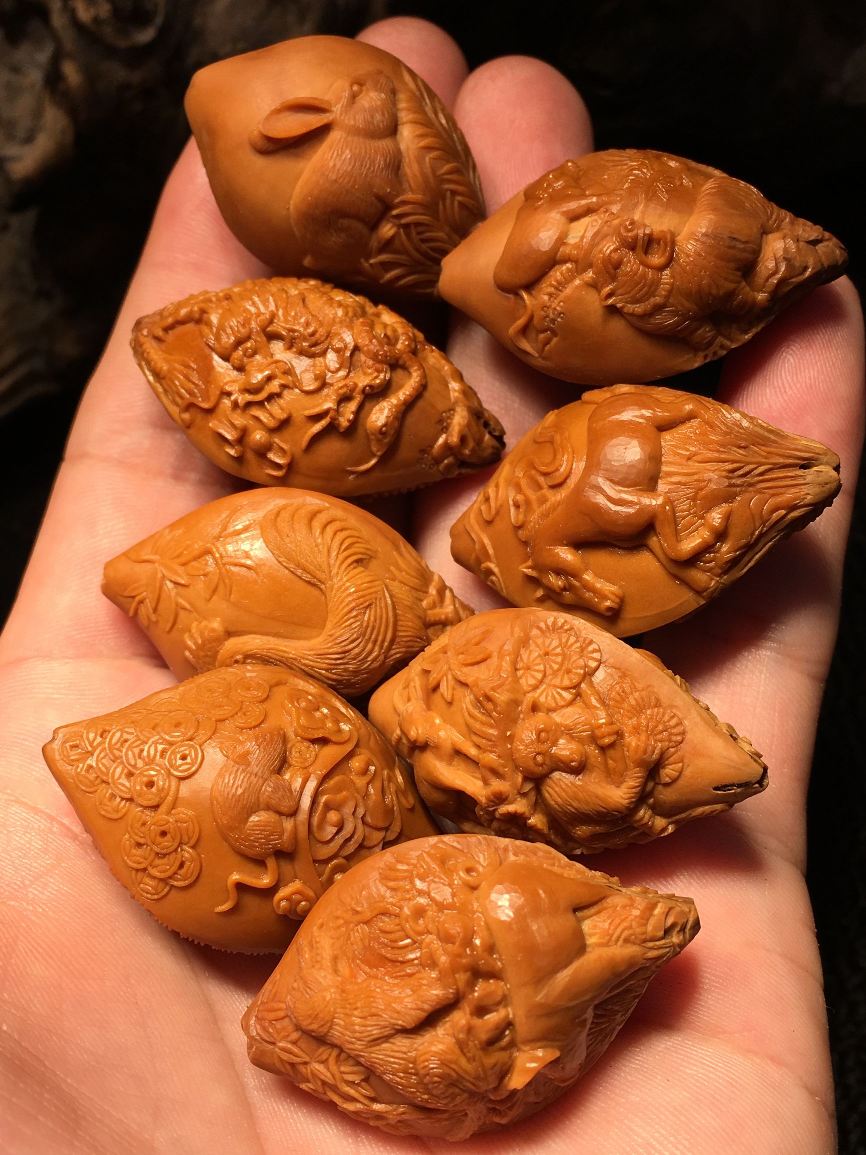 橄榄核雕单籽十二生肖守护神精品,核雕单籽精品十二生肖守护神