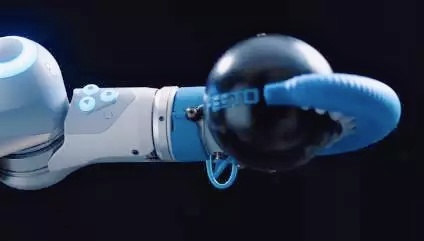 神的触手被做了出来，可以轻松吸住柱状体！